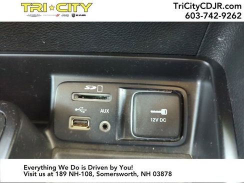 Used 2018 Jeep Cherokee Trailhawk w/ Cold Weather Group image 31