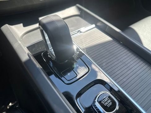 Certified 2023 Volvo XC60 B5 Core AWD/4WD image 18