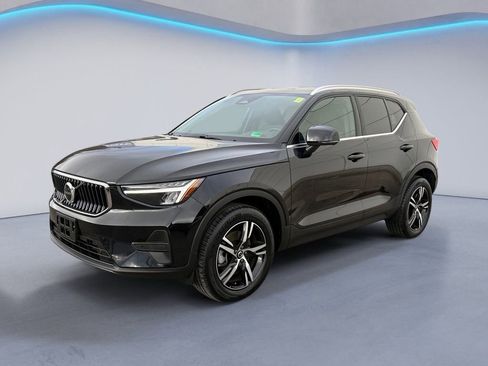 Certified 2025 Volvo XC40 B5 Core image 7