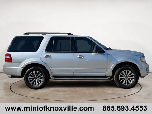 Used 2017 Ford Expedition XLT RWD image 2