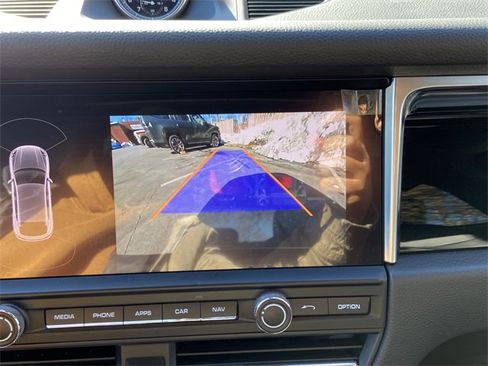 Used 2021 Porsche Macan image 19