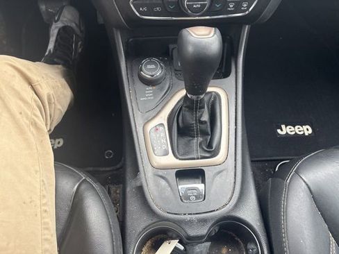 Used 2018 Jeep Cherokee Limited w/ High Altitude Package AWD/4WD image 15