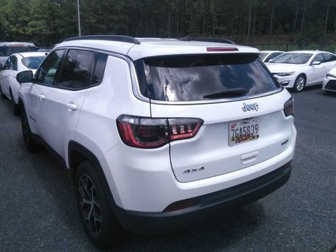 Used 2024 Jeep Compass Latitude AWD/4WD image 4