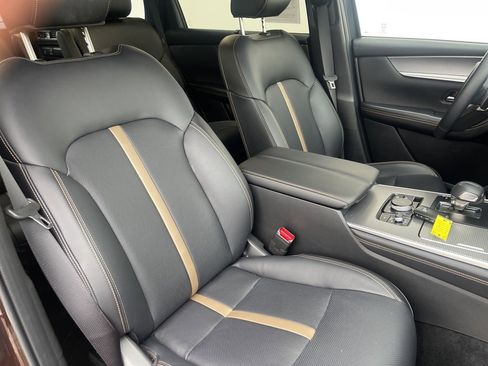 Used 2024 MAZDA CX-90 Plug-In Hybrid w/ Premium Plus image 17