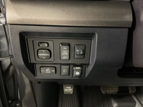 Used 2018 Toyota Tundra SR5 w/ SR5 Upgrade Package image 28