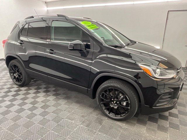 Used 2022 Chevrolet Trax LT w/ Midnight Edition AWD/4WD image 3