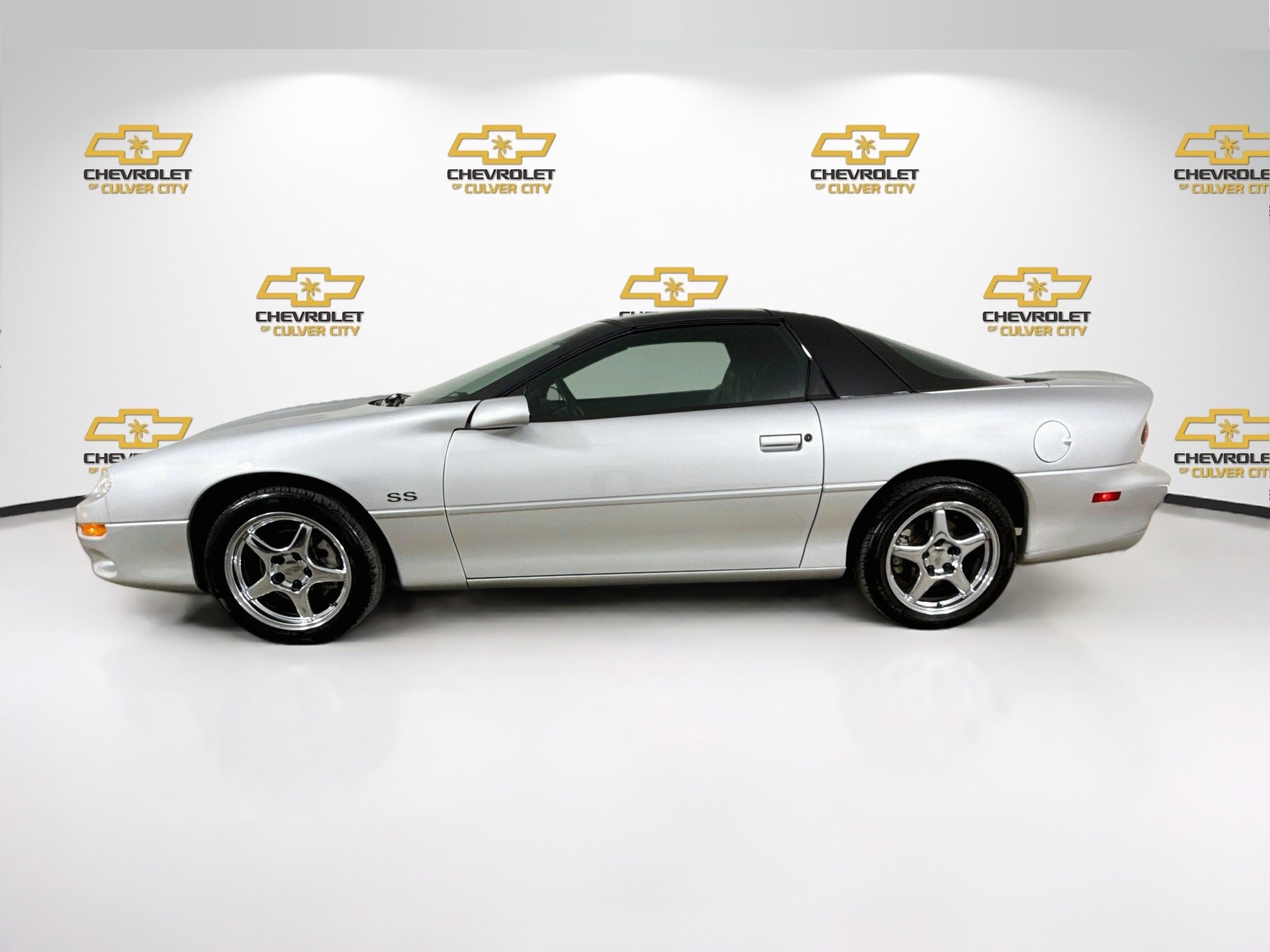 Used 2002 Chevrolet Camaro Z28 w/ SS Performance/Appearance Pkg RWD image 5