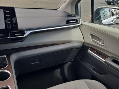 Certified 2024 Toyota Sienna LE FWD image 22