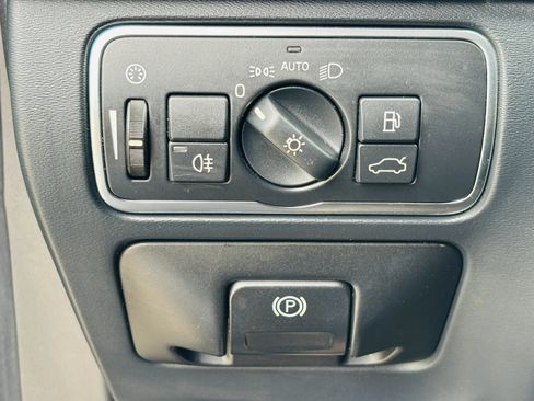 Used 2017 Volvo S60 T5 Dynamic FWD image 35