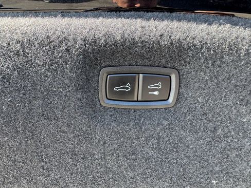 Used 2020 Porsche Taycan 4S image 35