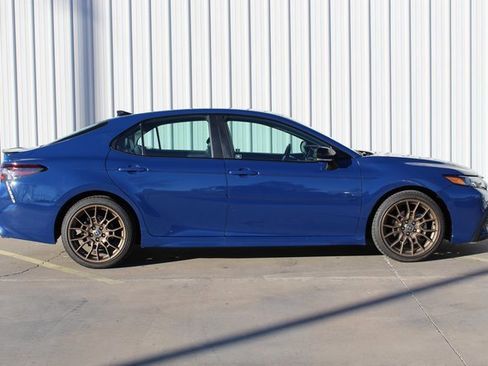 Used 2023 Toyota Camry SE image 3