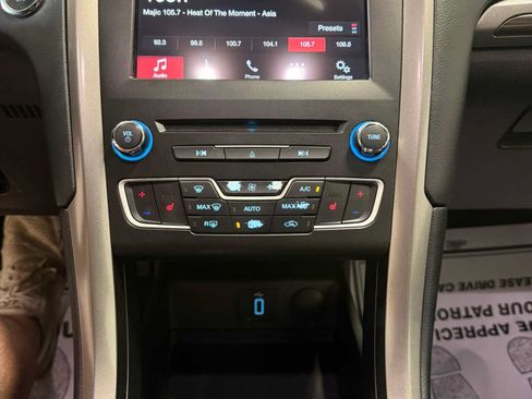 Used 2018 Ford Fusion SE w/ Fusion SE Technology Package FWD image 34