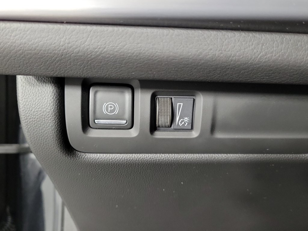 Used 2024 Cadillac XT4 Premium Luxury FWD image 32