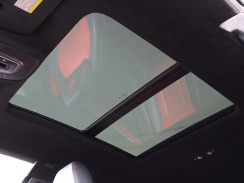 Used 2019 Lamborghini Urus image 21