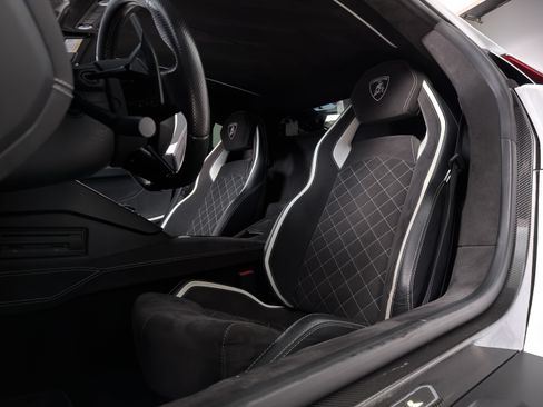 Used 2018 Lamborghini Aventador S AWD/4WD image 3