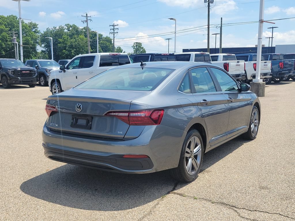 Used 2024 Volkswagen Jetta SE FWD image 4