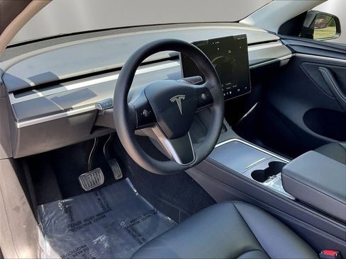 Used 2024 Tesla Model Y Long Range AWD/4WD image 16