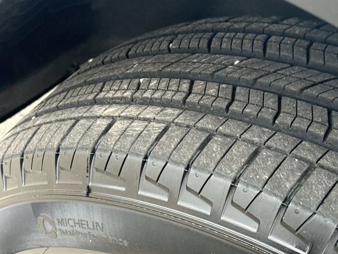 Used 2024 Jeep Grand Cherokee Altitude AWD/4WD image 10