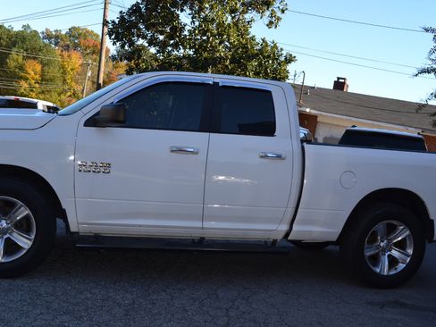 Used 2017 RAM 1500 Classic SLT image 7