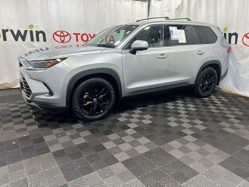 Used 2024 Toyota Grand Highlander AWD image 4