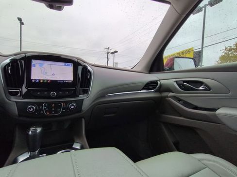 Used 2020 Chevrolet Traverse LT w/ LT Premium Package image 3