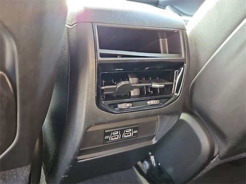 Used 2023 Jeep Grand Cherokee Laredo image 10