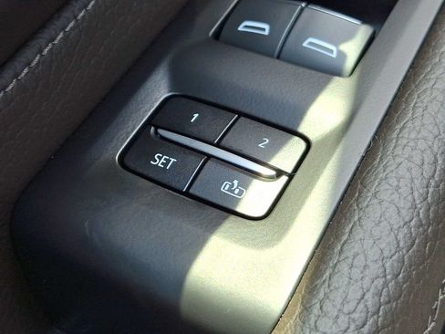 Used 2023 GMC Yukon Denali AWD/4WD image 32