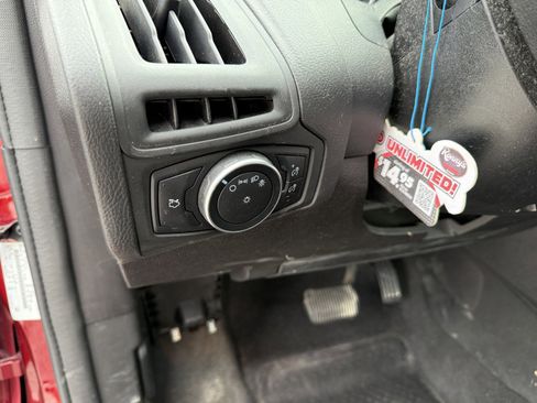 Used 2017 Ford Focus SE image 32