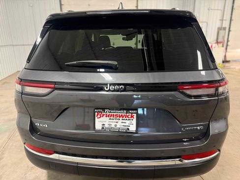 Used 2023 Jeep Grand Cherokee Limited AWD/4WD image 16