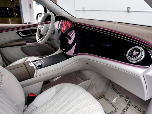 Used 2023 Mercedes-Benz EQS 580 4MATIC SUV image 26