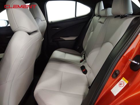 Used 2019 Lexus UX 250h w/ Premium Package image 29