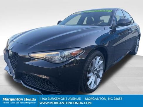 Used 2023 Alfa Romeo Giulia Sprint AWD/4WD image 2