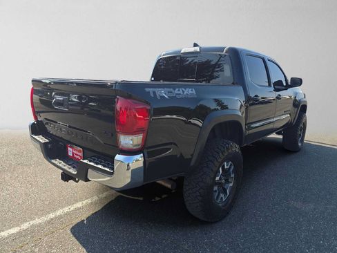 Used 2017 Toyota Tacoma TRD Off-Road w/ Tow Package (A/T) AWD/4WD image 3