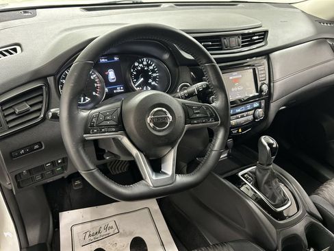 Used 2018 Nissan Rogue SV AWD/4WD image 5