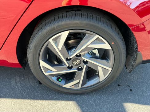 Certified 2026 Hyundai Elantra Limited FWD image 14