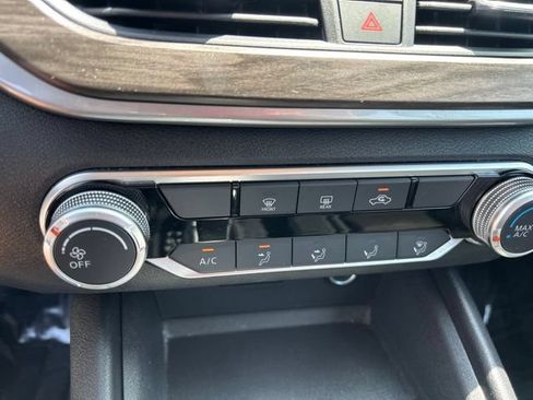 Used 2025 Nissan Altima 2.5 SV FWD image 24