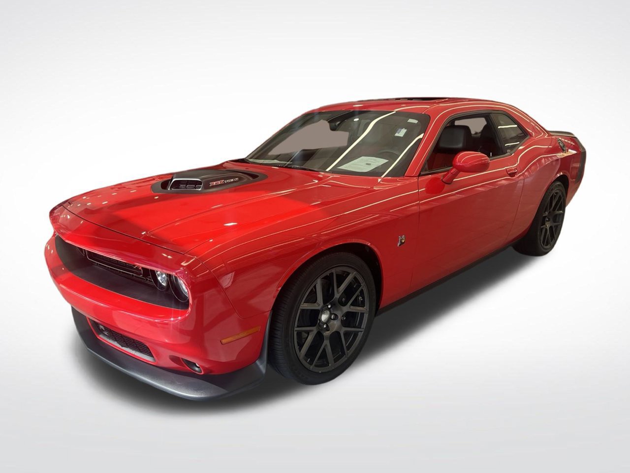 Used 2016 Dodge Challenger R/T Scat Pack RWD image 2