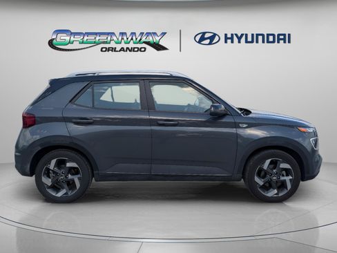 Certified 2025 Hyundai Venue Limited FWD image 9