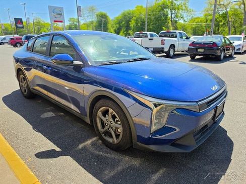 Certified 2025 Kia K4 FWD image 1