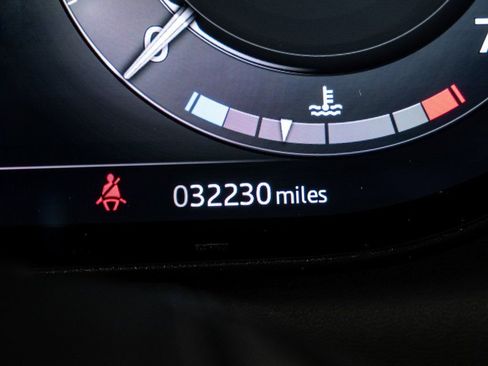 Used 2023 Land Rover Range Rover SE image 12