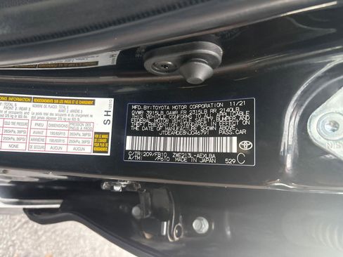 Used 2022 Toyota Corolla LE image 29