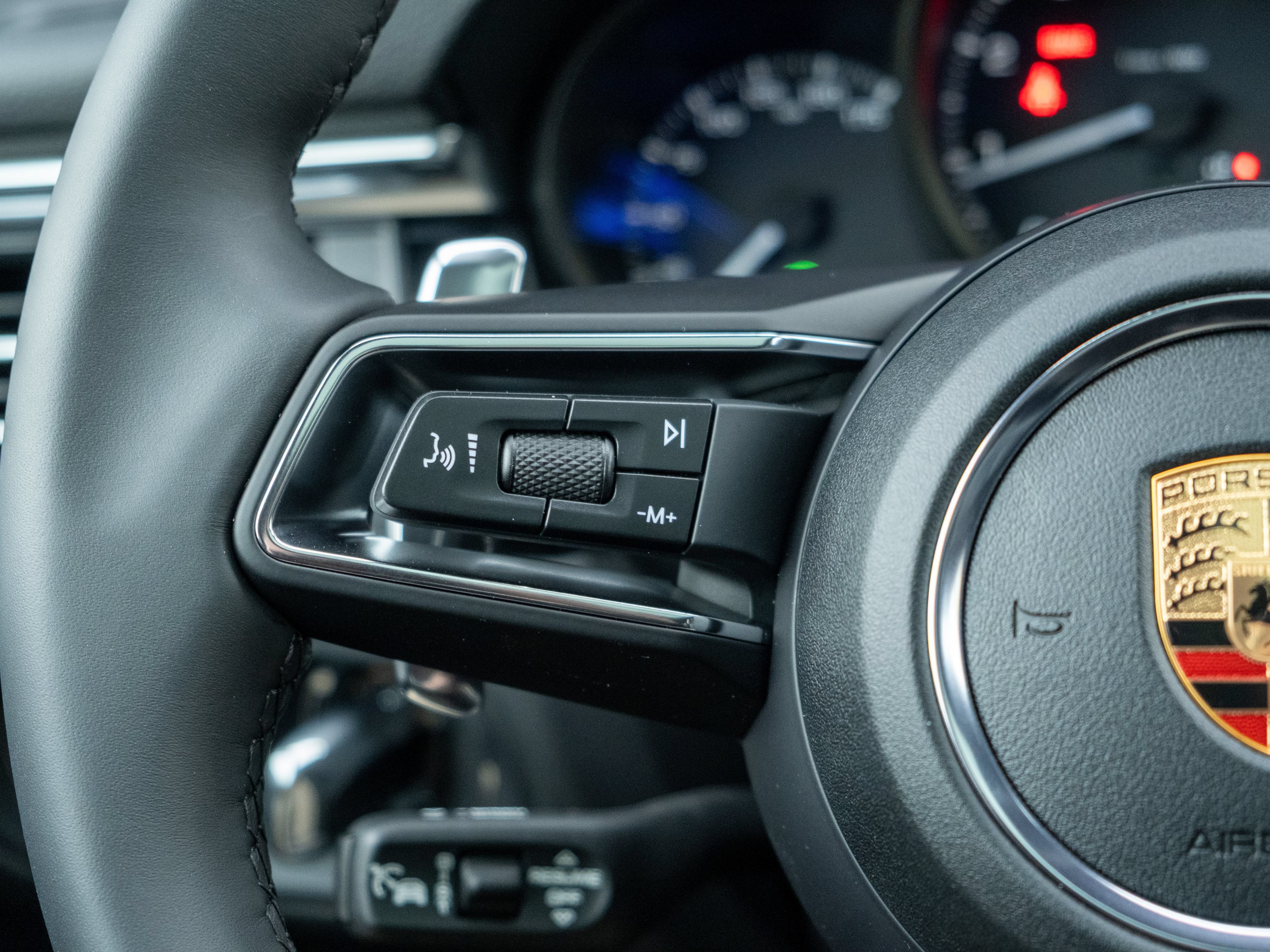 Certified 2026 Porsche Macan AWD/4WD image 25
