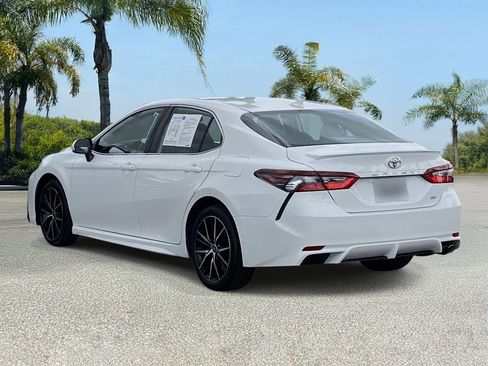 Used 2023 Toyota Camry SE FWD image 3
