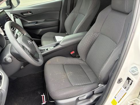 Used 2020 Toyota C-HR LE FWD image 11