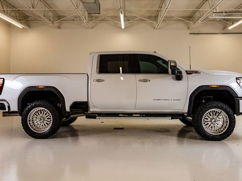 Used 2024 GMC Sierra 2500 Denali w/ Denali Reserve Package AWD/4WD image 11
