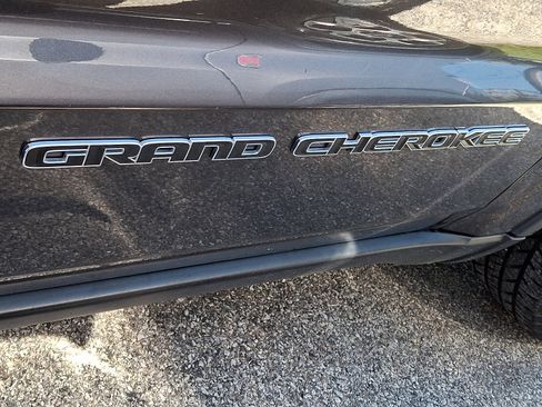 Used 2019 Jeep Grand Cherokee Limited image 29