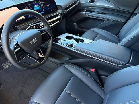 Used 2024 Cadillac Lyriq Tech RWD image 5