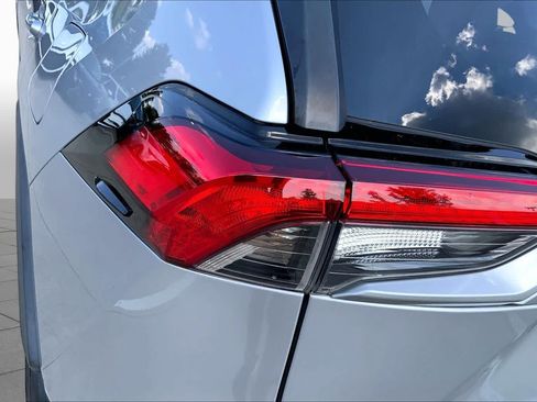 Used 2021 Toyota RAV4 XLE Premium FWD image 28