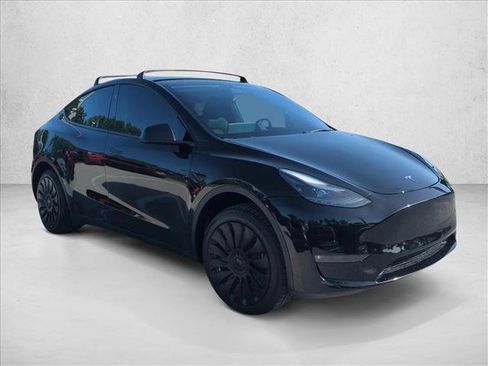 Used 2023 Tesla Model Y Long Range AWD/4WD image 3