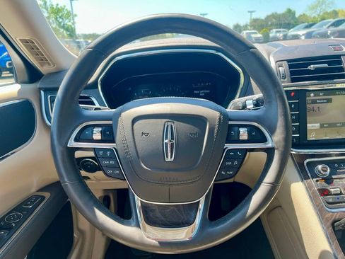 Used 2017 Lincoln Continental Select w/ Climate Package AWD/4WD image 16